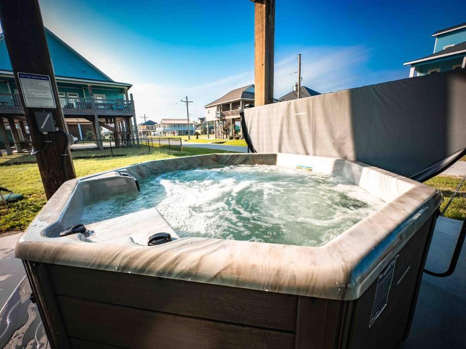 Beachfront - Hot Tub - Bbq - 14 Guests Bolivar Peninsula Екстериор снимка